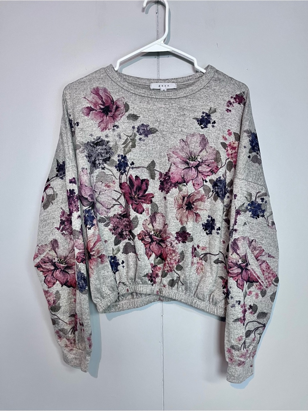 Gaze Floral Cropped Pullover Sweatshirt Gray Pink Purple M